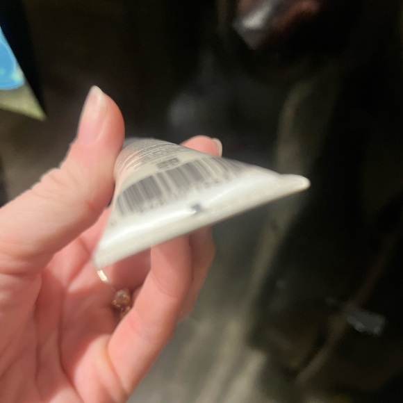 NWT Neutrogena Lip Plumping Serum w/ Peptides for healthy lips - Picture 3 of 6